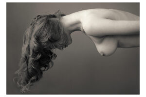 Air, obra fotográfica de desnudo artístico femenino de Lida Khaikara.